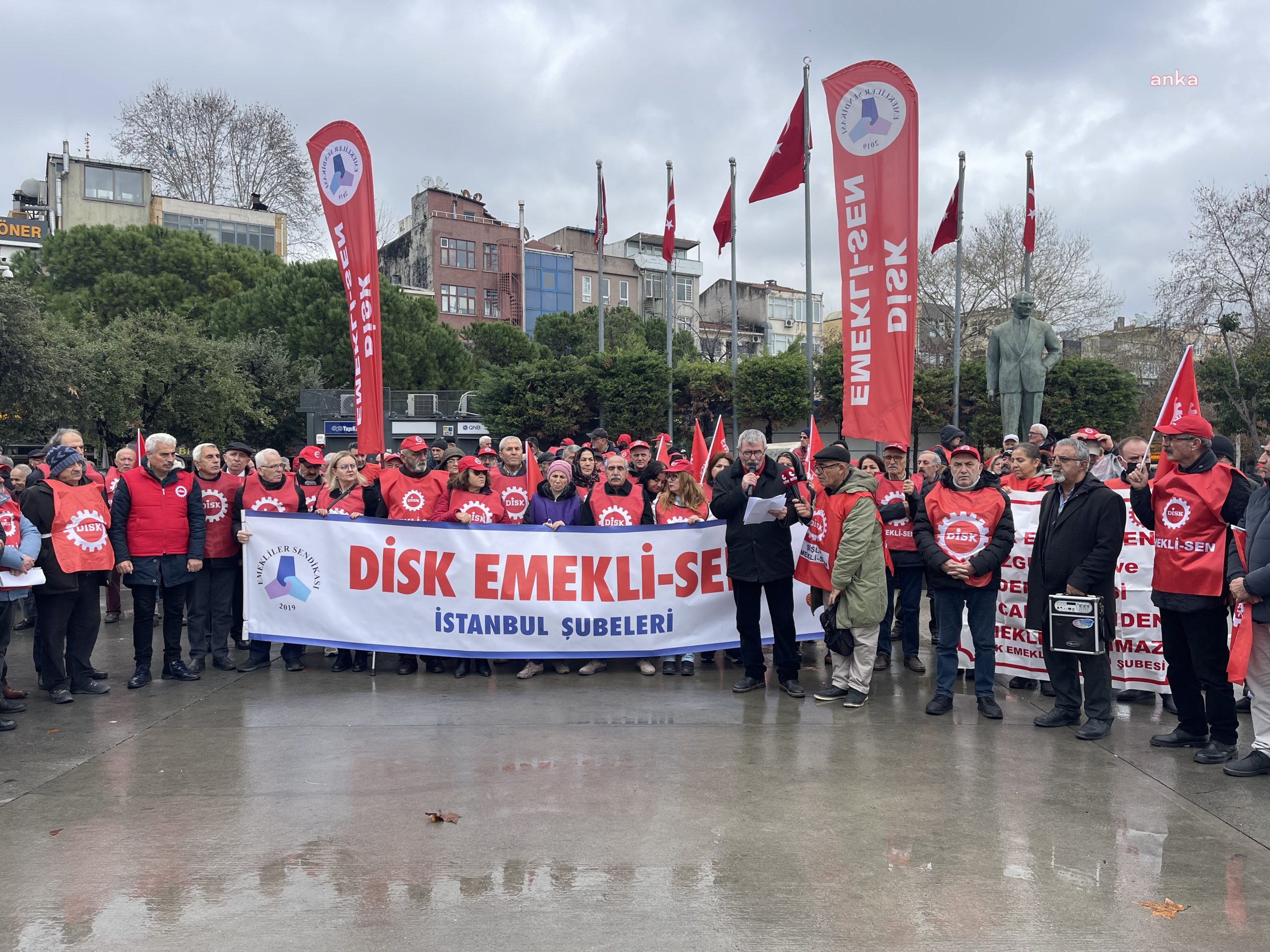 Emekliler Kartal Meydanı’ndan seslendi