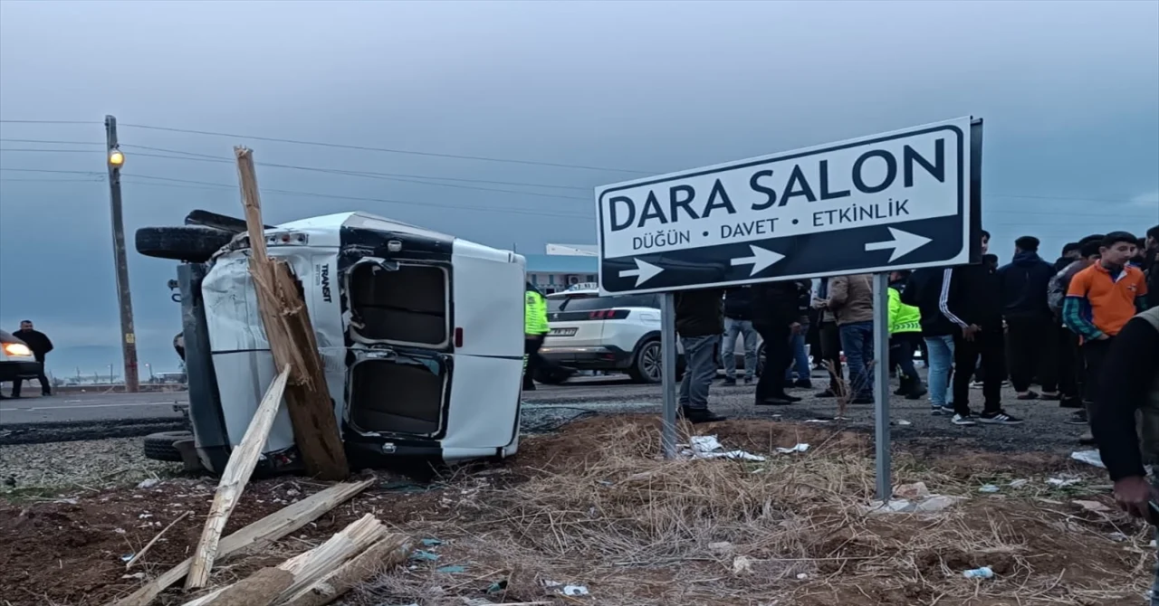 Mardin’de öğrenci servisi ile cip çarpıştı: 11 yaralı