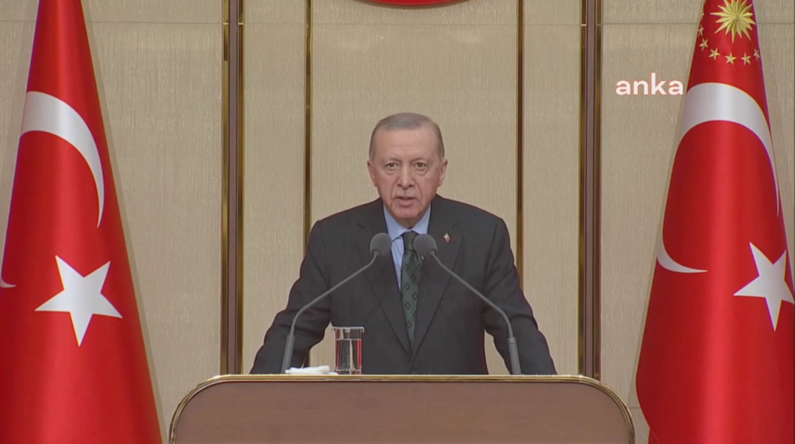 Erdoğan: Emeklileri enflasyona ezdirmeme prensibimize bağlıyız