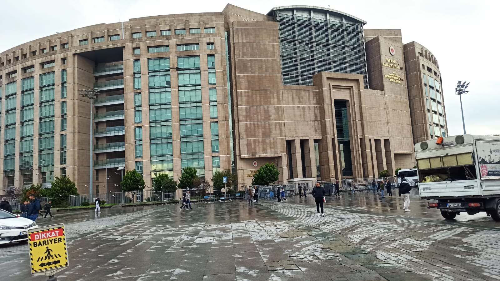 Şişhane’de gözaltına alınan 6’sı gazeteci 9 kişi tutuklandı