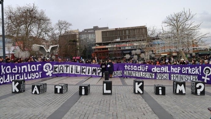 Feministler sordu: Kadınlar öldürülüyor, katil kim?