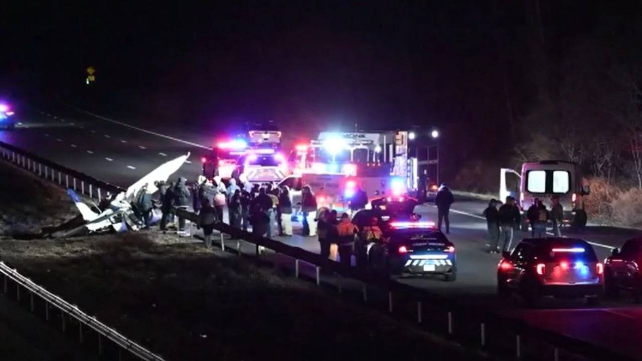 New York’ta tek motorlu uçak otoyola düştü: 1 ölü