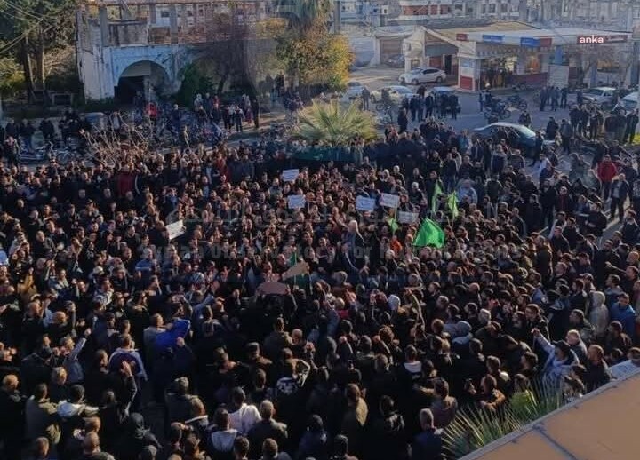 SOHR’dan Suriye iddiası: HTŞ Alevilerin protestolarına ateş açtı