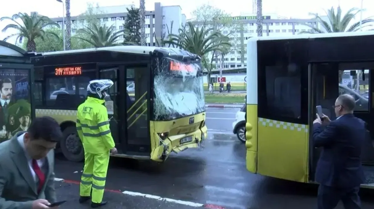 İstanbul Çapa’da iki İETT otobüsü çarpıştı