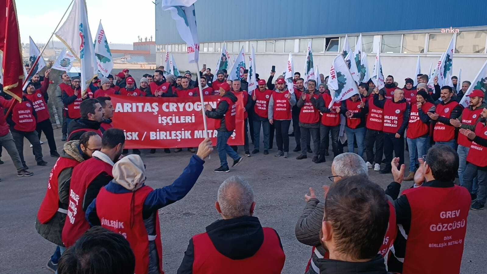  Metal işçileri bir fabrikada daha greve başladı
