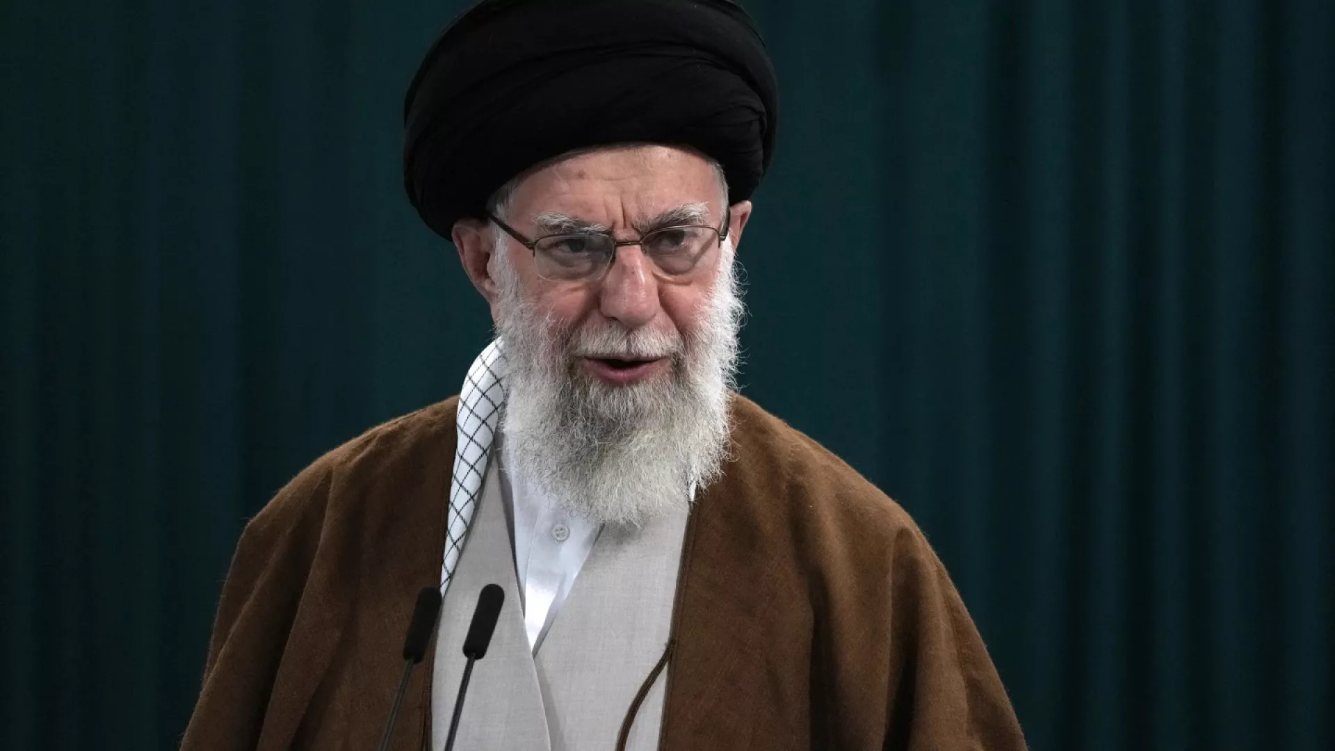 Hamaney: Esad’ın devrilmesinde komşu bir ülkenin rolü var