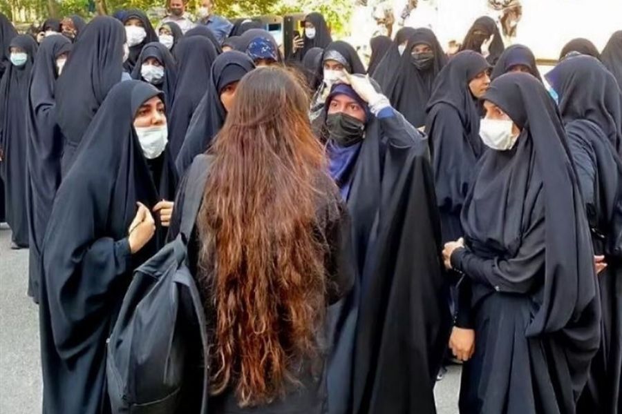 İran’da tesettür yasa tasarısı durduruldu