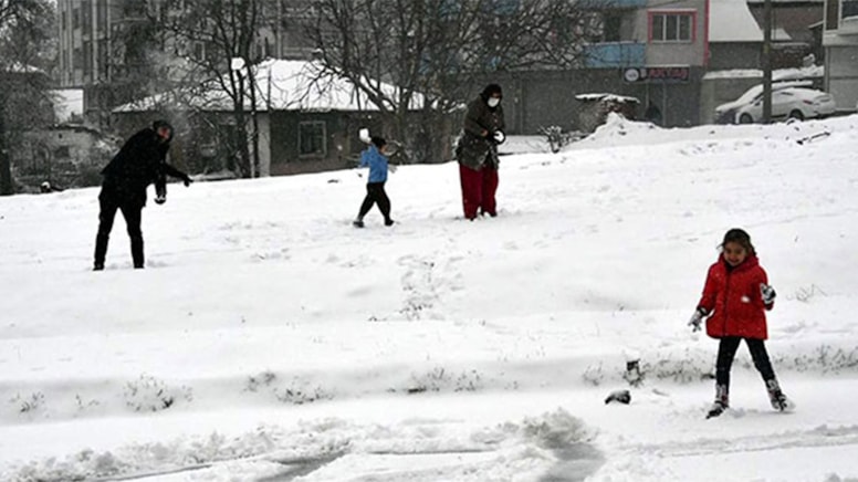 Diyarbakır’da kar yağışı etkili oldu: 2 ilçede okullar tatil edildi