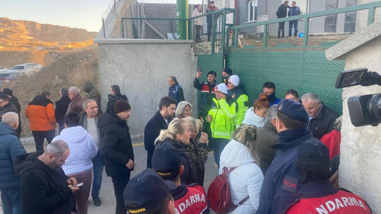 Mamak’ta hayvanların öldürüldüğü iddiası üzerine yurttaşlar barınak önünde toplandı