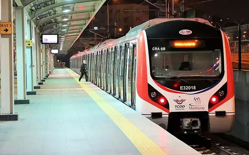 Yoğun yağış Marmaray seferlerini durdurdu