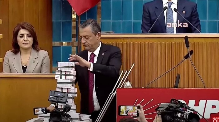 Özgür Özel: Tayyip bey bu para kulesinin hesabını ver