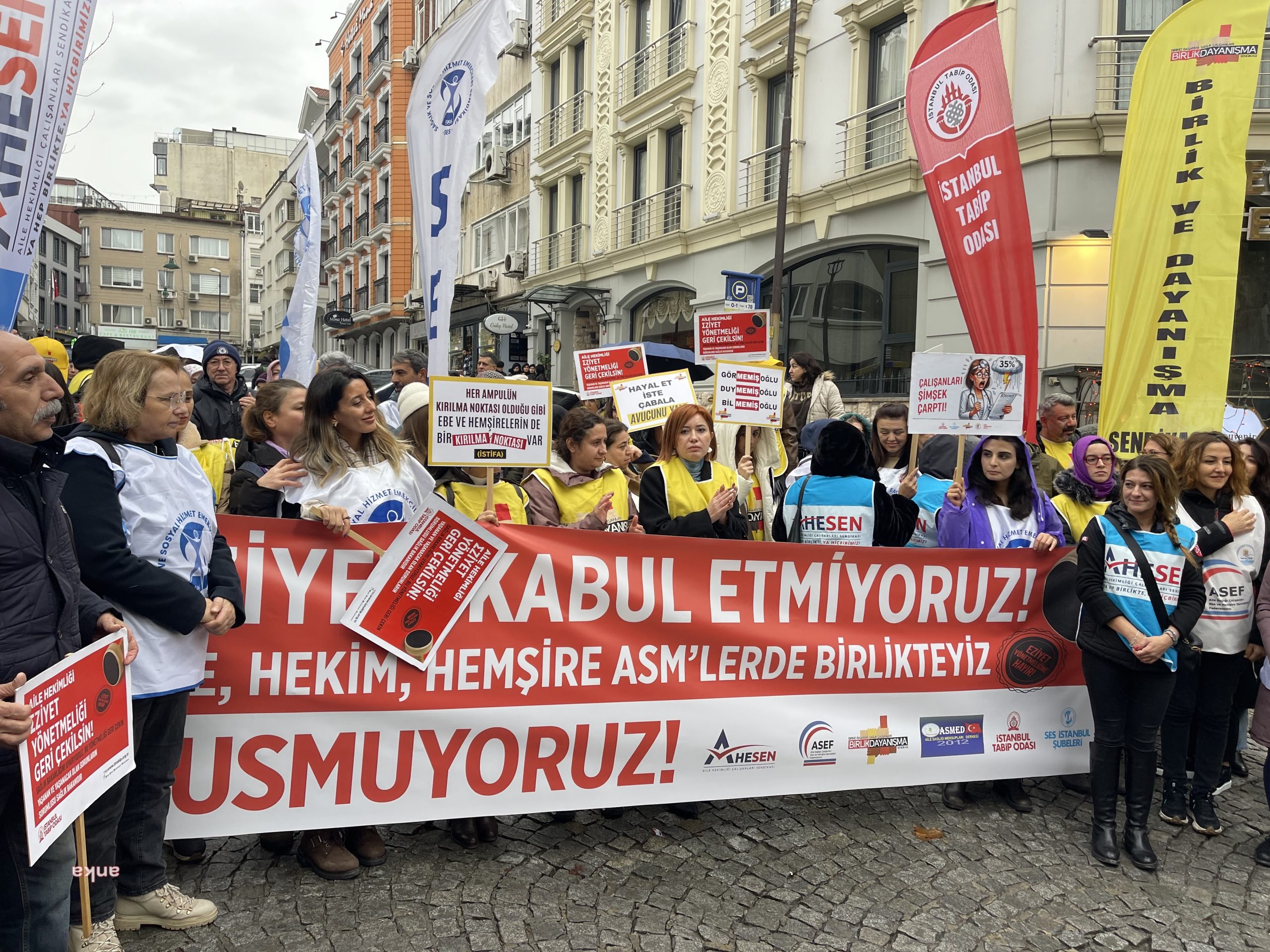 Sağlık çalışanlarından yönetmeliğe tepki