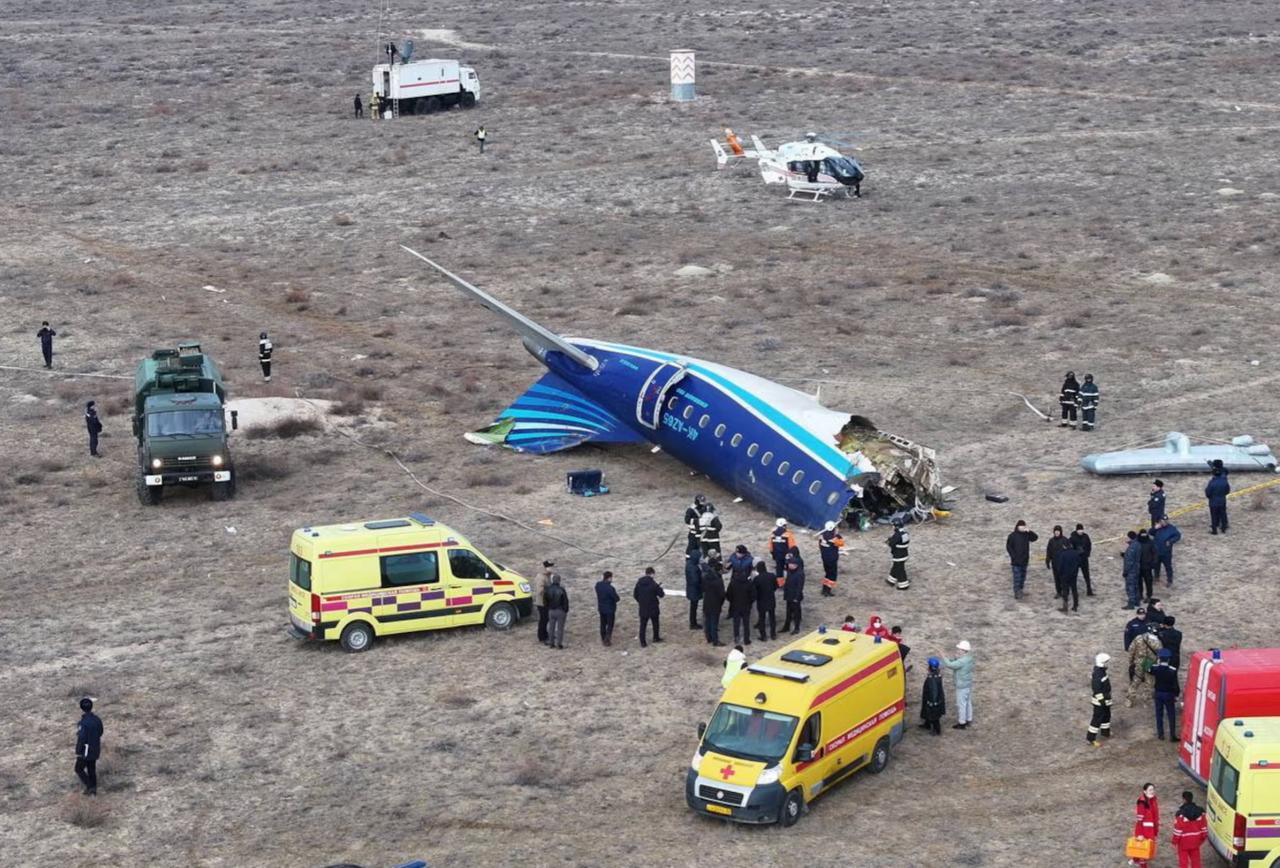 Kazakistan’da Azerbaycan’a ait yolcu uçağı düştü: Çok sayıda ölü