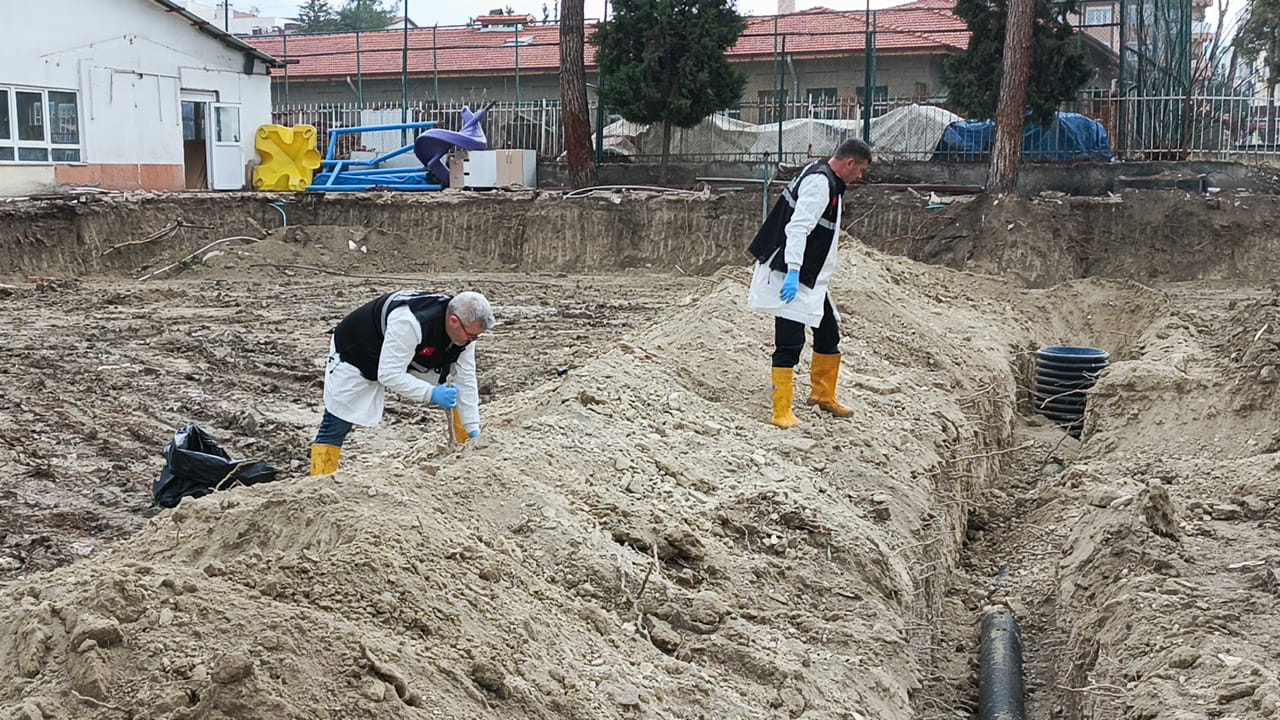 Burdur’da kanalizasyon çalışması esnasında insan kemikleri bulundu