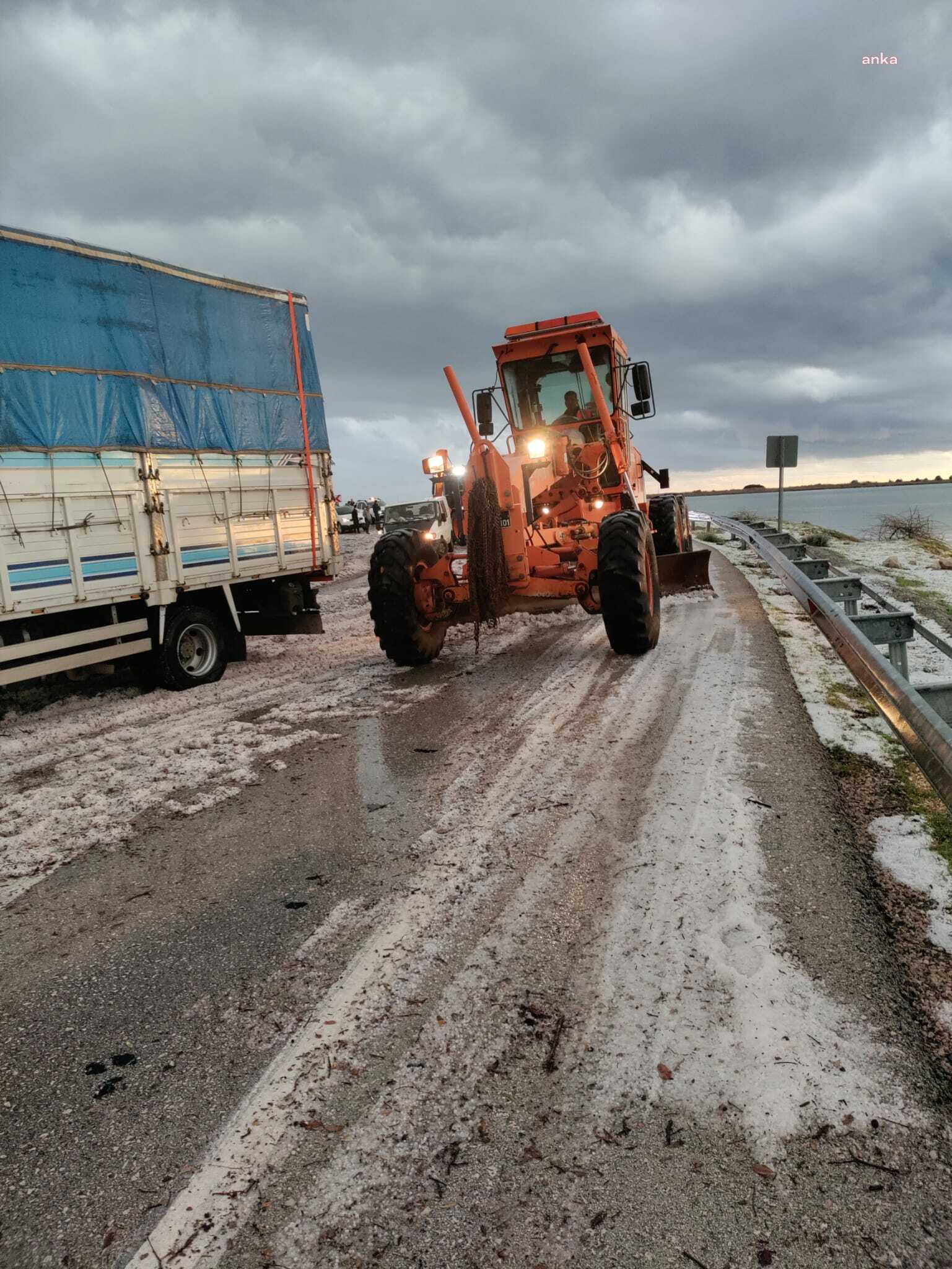 Antalya’da şiddetli dolu ve yağış: D400 karayolu ulaşıma kapandı