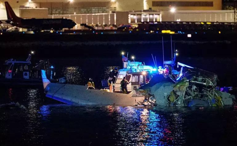 ABD’de yolcu uçağı ile helikopter havada çarpıştı: Henüz sağ kurtulan olmadı