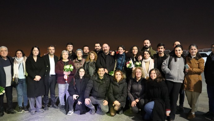 Tahliye edilen gazeteciler: Özgür basın susturulamaz