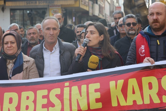 Akdeniz Belediyesi’ne atanan kayyım Batman’da protesto edildi