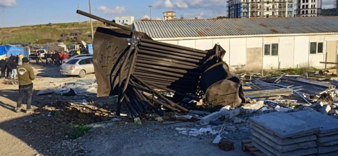 İzmir’de bir inşaatta kazan patladı: 1 işçi öldü, 10 işçi yaralandı