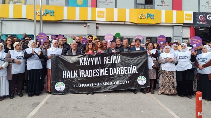 Akdeniz Belediyesi’nde kayyım protestosu 11’inci gününde