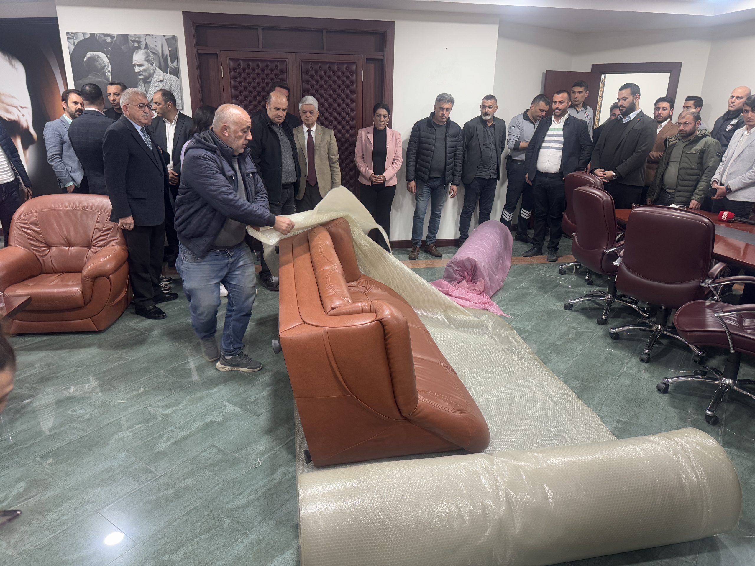 Seyhan Belediyesi’nde makam eşyalarına haciz