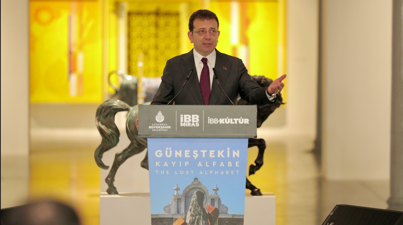 Ekrem İmamoğlu ‘Kayıp Alfabe’ sergisini açtı