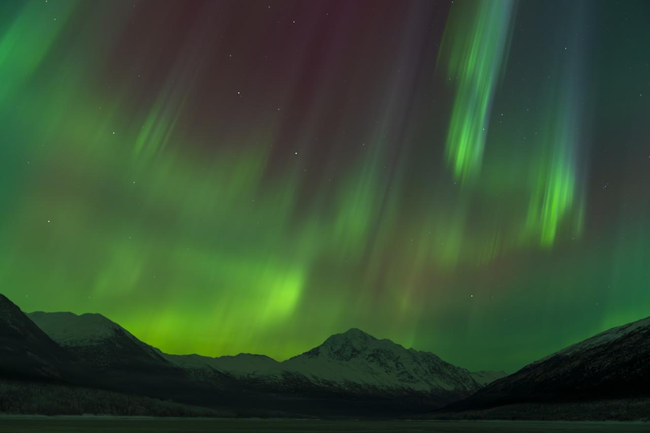 Alaska yeni yıla Kuzey Işıkları ile merhaba dedi
