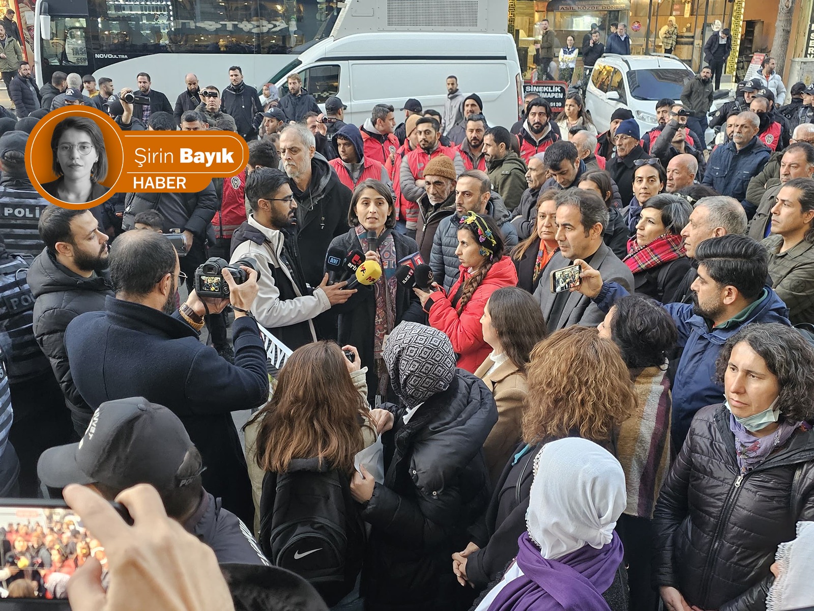 Gazetecilere yönelik gözaltı ve tutuklamalar Diyarbakır’da protesto edildi
