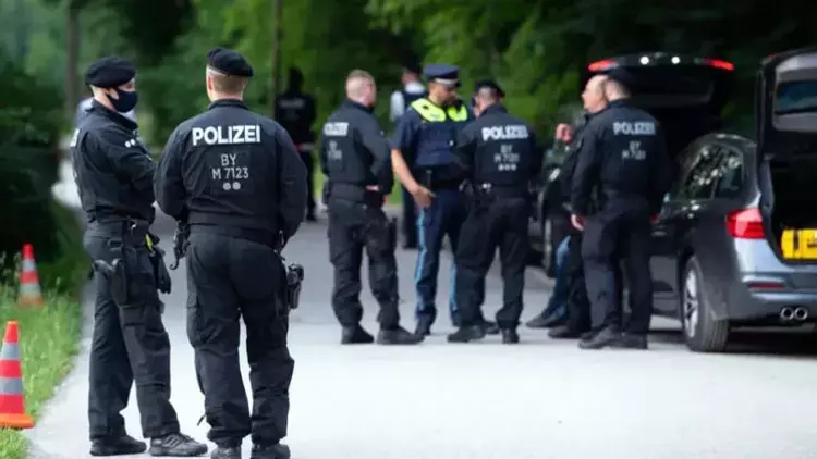 Almanya’da polis tarafından vurulan kişi öldü