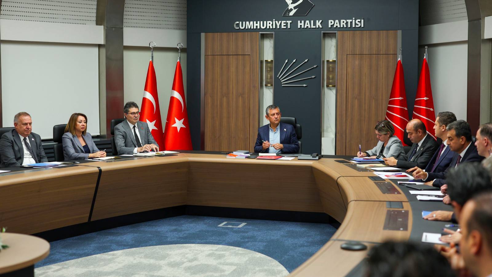 CHP MYK İmralı ziyaretleri ve İmamoğlu gündemiyle toplandı