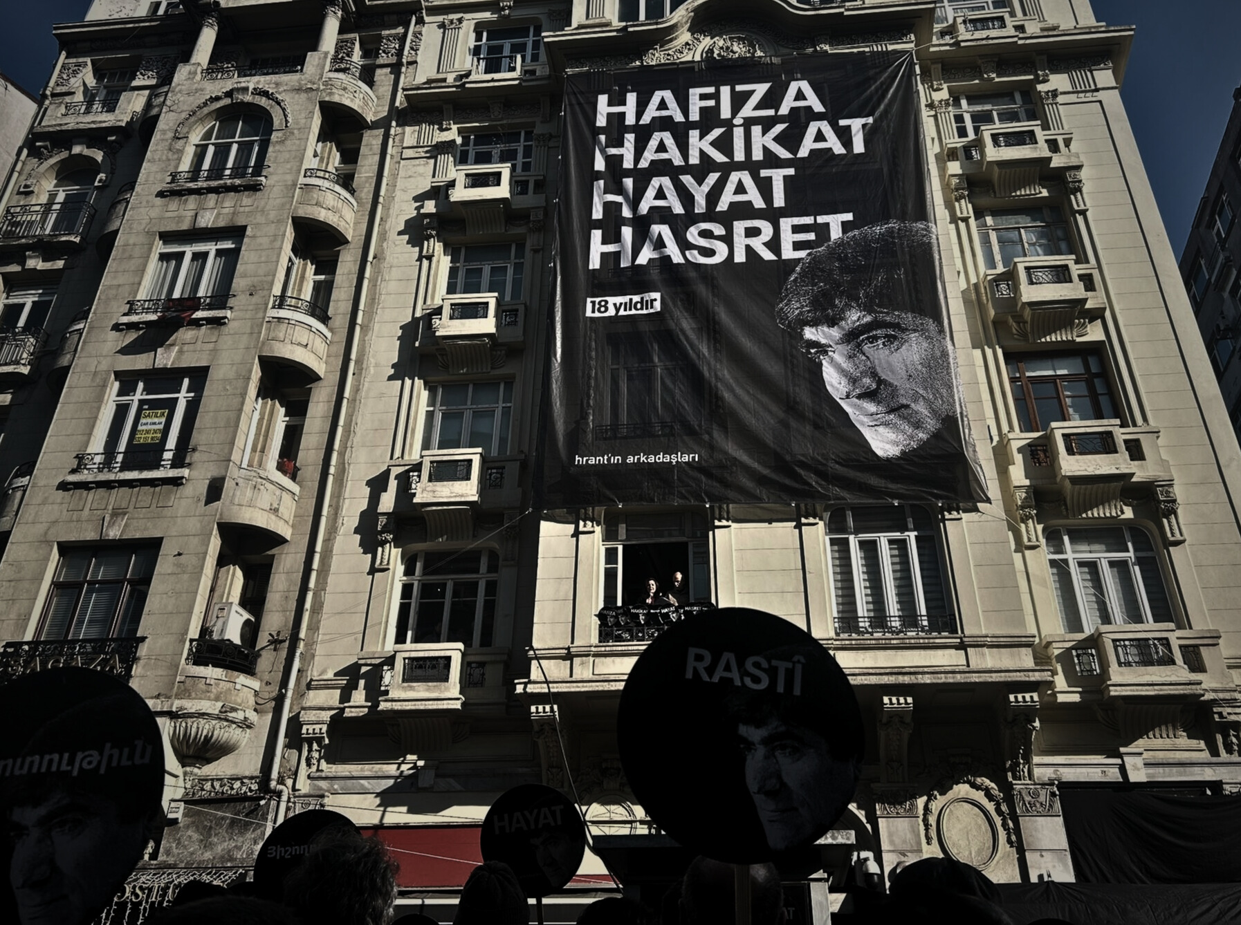 Hrant Dink 18 yıl önce vurulduğu yerde anıldı