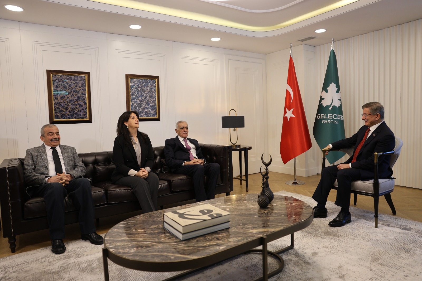 İmralı heyeti Davutoğlu ile görüştü: Eski tecrübeleri paylaştık