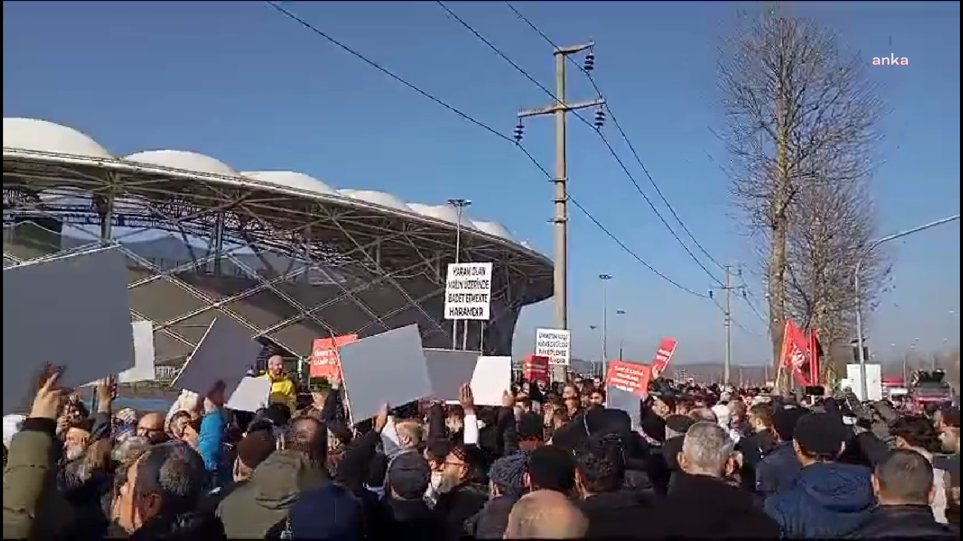 Menzil Cemaati’ndeki miras kavgası protestolara dönüştü