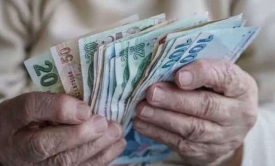 Emekli maaşı zam farkı bugün hesaplara yatıyor