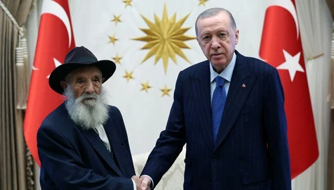 Cumhurbaşkanı Erdoğan, Alevi Dedesi Ahmet Uğurlu ile bir araya geldi