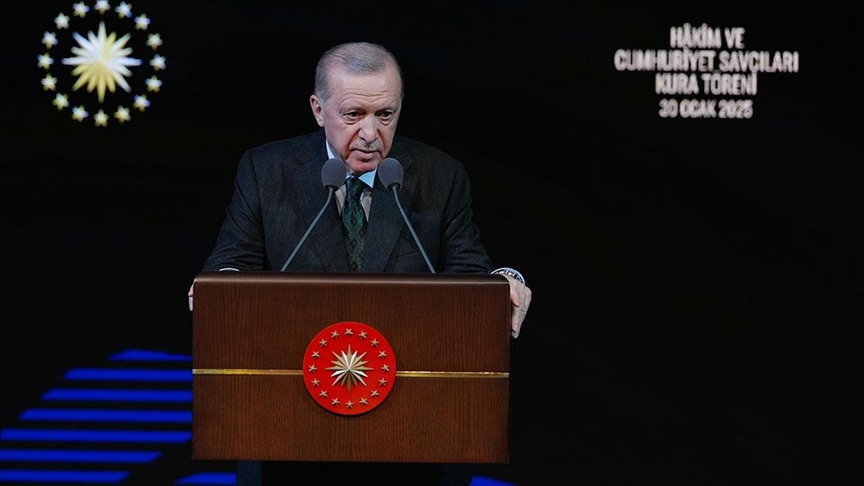 Erdoğan: Savcılarımızın baskı altına alınması sorumsuzluğun daniskasıdır