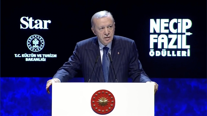 Erdoğan: İdeal gençlik, dilinin, dininin ve kininin davacısıdır