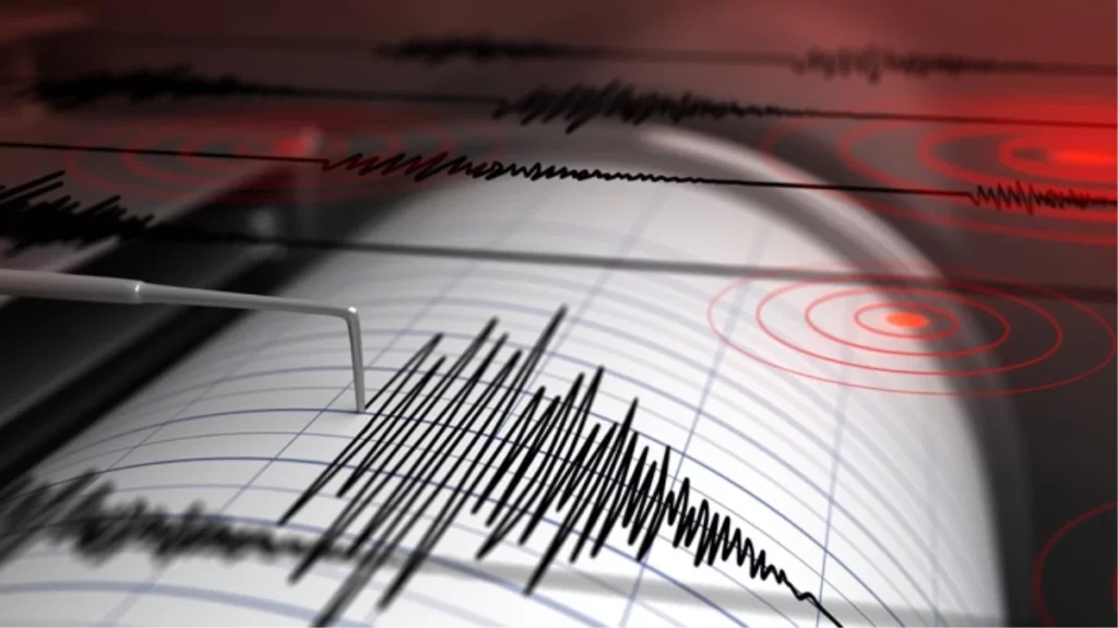 İzmir’de 4 büyüklüğünde deprem