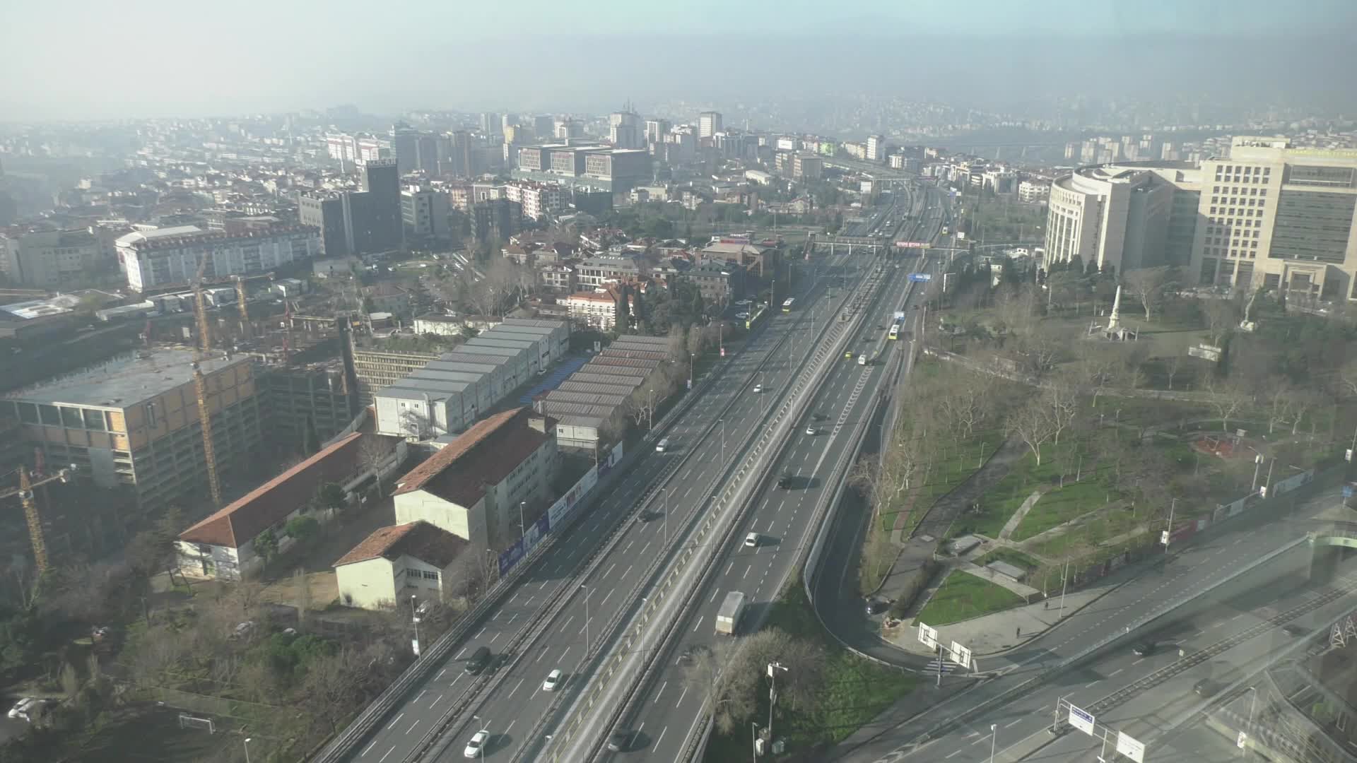 Yeni yılın ilk gününde İstanbul’da yollar ve sokaklar boş kaldı
