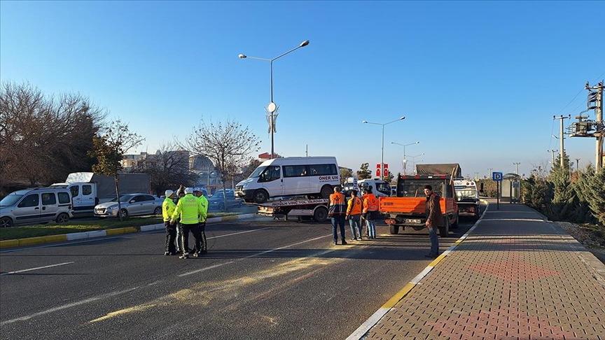 Mardin’de TIR ile işçi servisi çarpıştı: 11 yaralı