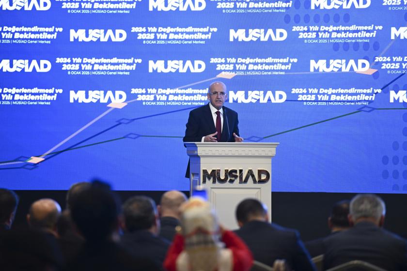 Mehmet Şimşek: Küresel ticaret politikalarında belirsizlik ciddi seviyede