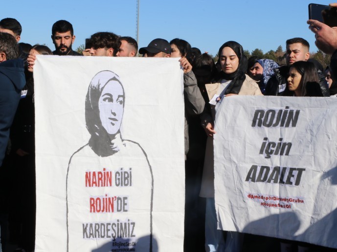Dicle Üniversitesi’nde Rojin Kabaiş için eylem: ‘Bu cinayet karanlıkta kalamaz’