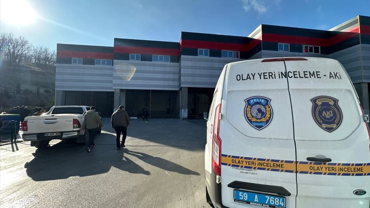 Tekirdağ’da staj gördüğü fabrikada yüksekten düşen öğrenci ağır yaralandı