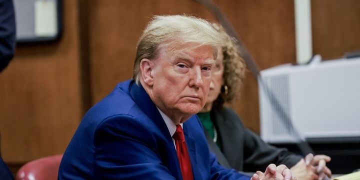 Trump’tan ‘sus payı’ davasında ceza duruşmasının ertelenmesi için Yüksek Mahkeme’ye başvuru
