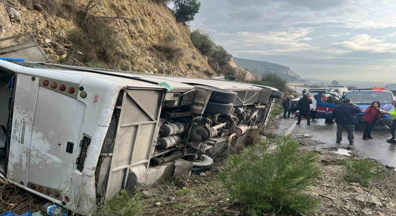Festivale giden midibüs kaza yaptı: 23 kişi yaralandı