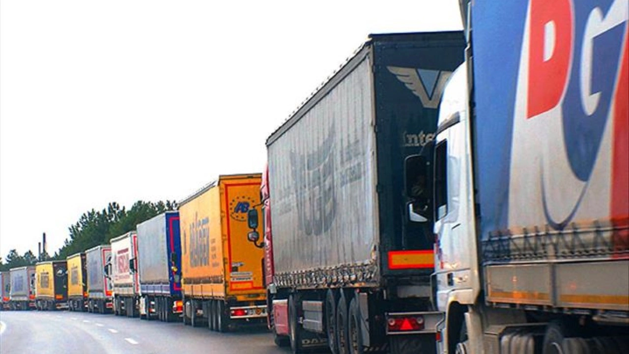 Nakliyecilerden akaryakıt ve otoyol zamlarına tepki: Yarısını otobanlara veriyoruz