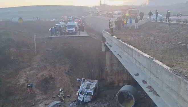 Tuzla’da işçi servisi dere yatağına yuvarlandı: 1 ölü 14 yaralı