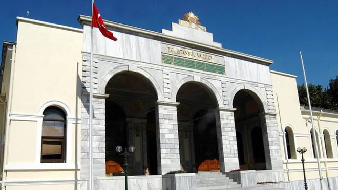 İstanbul Valiliği’nden tüm kamu ve özel sektördeki binalarda yangın denetimi kararı