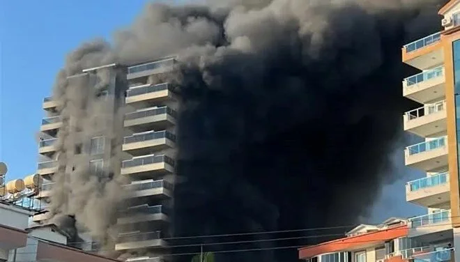 Alanya’da otel inşaatında yangın: Mahsur kalan işçiler kurtarıldı