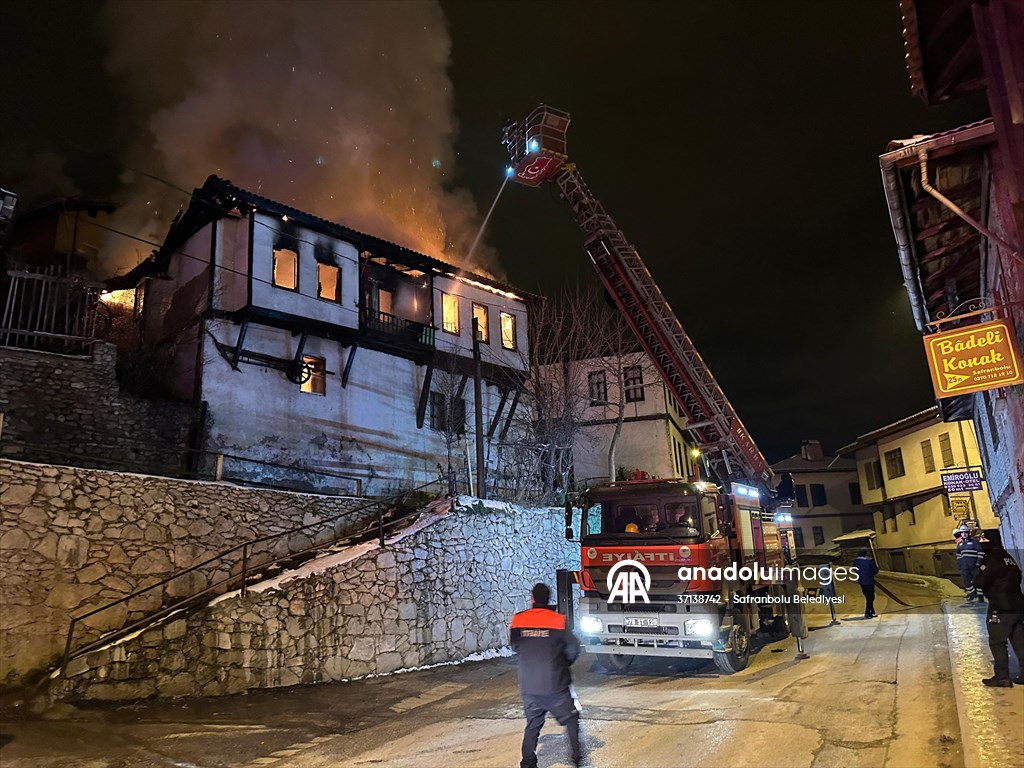 Safranbolu’da tarihi konak yandı